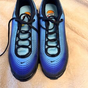 Nike Air Max DN Men’s size 8.5. Worn once.